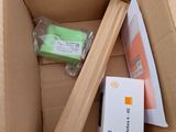 une boîte en carton contenant une boîte de mouchoirs et une boîte de mouchoirs