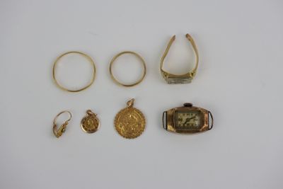 cinq bagues, une montre, une bague, une bague, une bague, une bague, une bague, une bague, une bague, une bague,