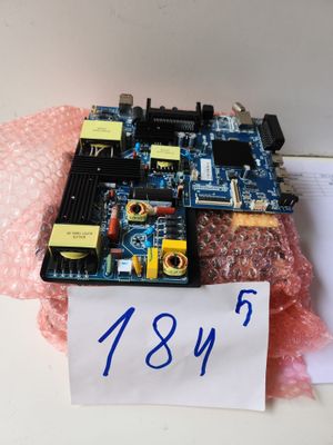 un tas de composants électroniques posé sur une feuille de papier