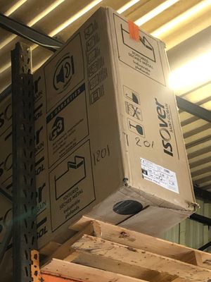 a box that is sitting on top of a pallet