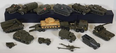 SOLIDO Militaria. Ensemble de 16 véhicules militaires.