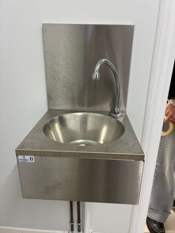 Lave main inox commande genou