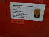a label on the door of a machine that says machine a cleverer chasseurs