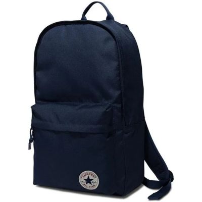 un sac à dos avec un logo sur le devant