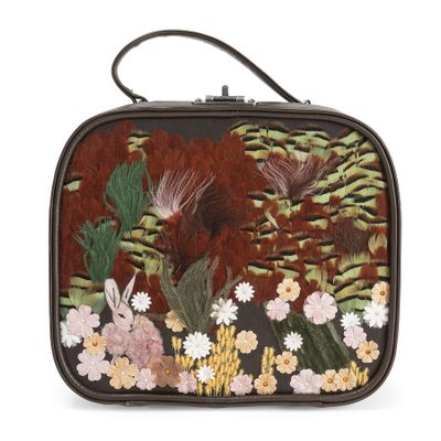 une image représentant un sac à main orné de fleurs