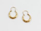 boucles d'oreilles créoles plaquées or sur fond blanc