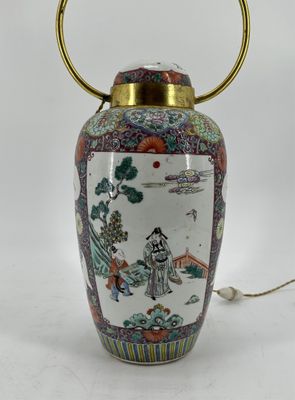 Potiche en porcelaine de Chine début XXème à décor de scènes…