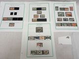 Plusieurs types de timbres sont présentés sur une feuille de papier