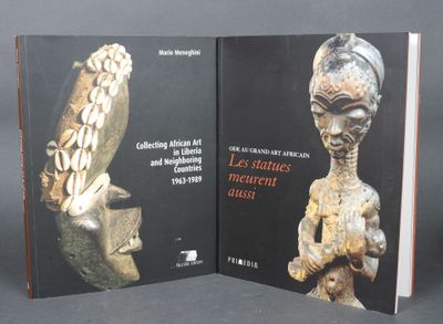 deux livres placés côte à côte sur un fond noir
