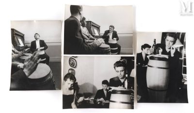 plusieurs photographies en noir et blanc montrant des personnes assises autour d'une table