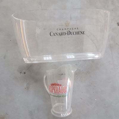 a clear cup with a lid sitting on a counter