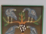 tableau représentant quatre oiseaux dans un arbre, avec un cœur au centre