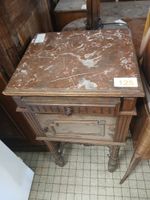 VENTE VOL : Un chevet de style Louis XVI à un tiroir et une … (photo 2)