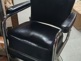 a black chair that is sitting in a room