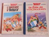 deux livres posés sur une surface blanche, avec un personnage de bande dessinée sur la couverture