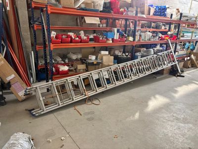 Une échelle triple - Photo 1