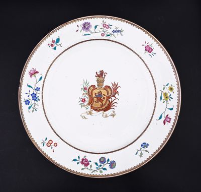 une assiette sur laquelle est représenté un lion