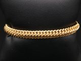 un bracelet en chaîne d'or sur un mannequin, un mannequin, un mannequin, un mannequin, un mannequin, un mannequin, un mannequin, un mannequin, un mannequin, un mannequin, un mannequin, un mannequin, un mannequin, un mannequin, un mannequin, un mannequin, un mannequin, un mannequin, un mannequin, un mannequin, un mannequin, un mannequin, un mannequin, un mannequin, un mannequin, un mannequin, un mannequin, un mannequin, un mannequin, un mannequin, un mannequin, un mannequin
