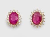 une paire de boucles d'oreilles en rubis et diamants