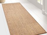 le tapis posé au sol est propre et prêt à être utilisé