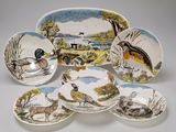plusieurs types d'assiettes et de bols différents ornés d'oiseaux