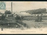 une photo d'une vieille carte postale représentant une ferme et une usine