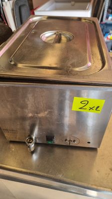 an image of a stainless steel food warmer sitting on top of a counter