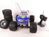 un monster truck miniature posé par terre