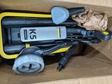 une boîte contenant quelques outils