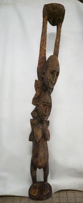 MALI : sujet "couple à l'homme bras debout avec urne et femm…