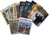 un grand nombre de livres posés sur une table