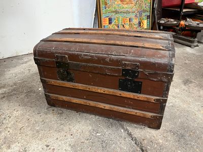 an old trunk that is sitting on the ground