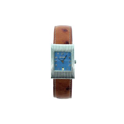 une montre avec un cadran bleu et un bracelet marron