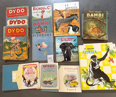 de nombreux livres pour enfants qui se trouvent sur la table