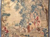 une image d'une tapisserie accrochée au mur d'une pièce