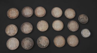 an image of a bunch of coins sitting on top of a table