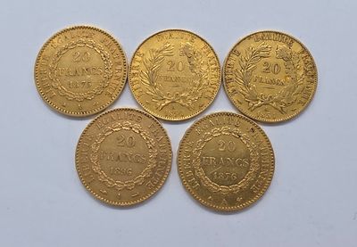 quatre pièces d'or sur lesquelles figurent les noms de différents pays