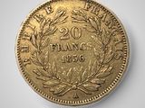 a close up of a coin with a wreath on it