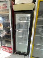 1 armoire froide à boissons noire IARP à une porte vitrée