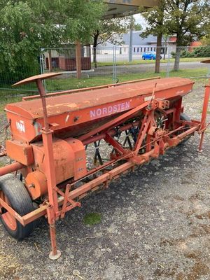 Semoir Nordsten CLB300 Année : 1990