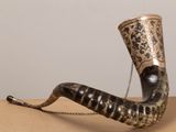 a horn with a chain attached to it on a table