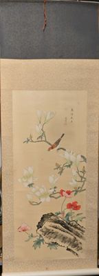 CHINE - XXe siècle Encre et couleurs sur soie, oiseau posé s…