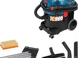 une image représentant un aspirateur accompagné d'un kit de nettoyage et d'une éponge