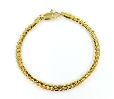 un bracelet en or jaune muni d'un fermoir en forme de serpent