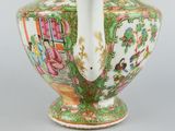a vase that has a handle on it and a handle on it