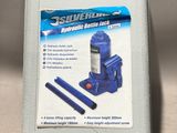 an image of a blue hydraulic bottle jack in a case