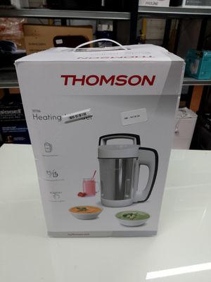 une boîte posée sur une table, dans laquelle se trouve un mixeur