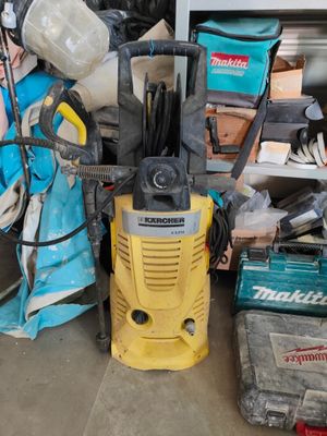 a pile of tools that are sitting on the floor
