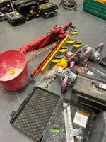 lot : malaxeurs, niveaux, outils divers . (photo 5)