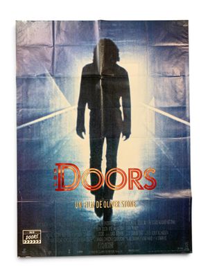 une affiche de cinéma pour le groupe The Doors, sur laquelle on voit un homme marchant dans un couloir